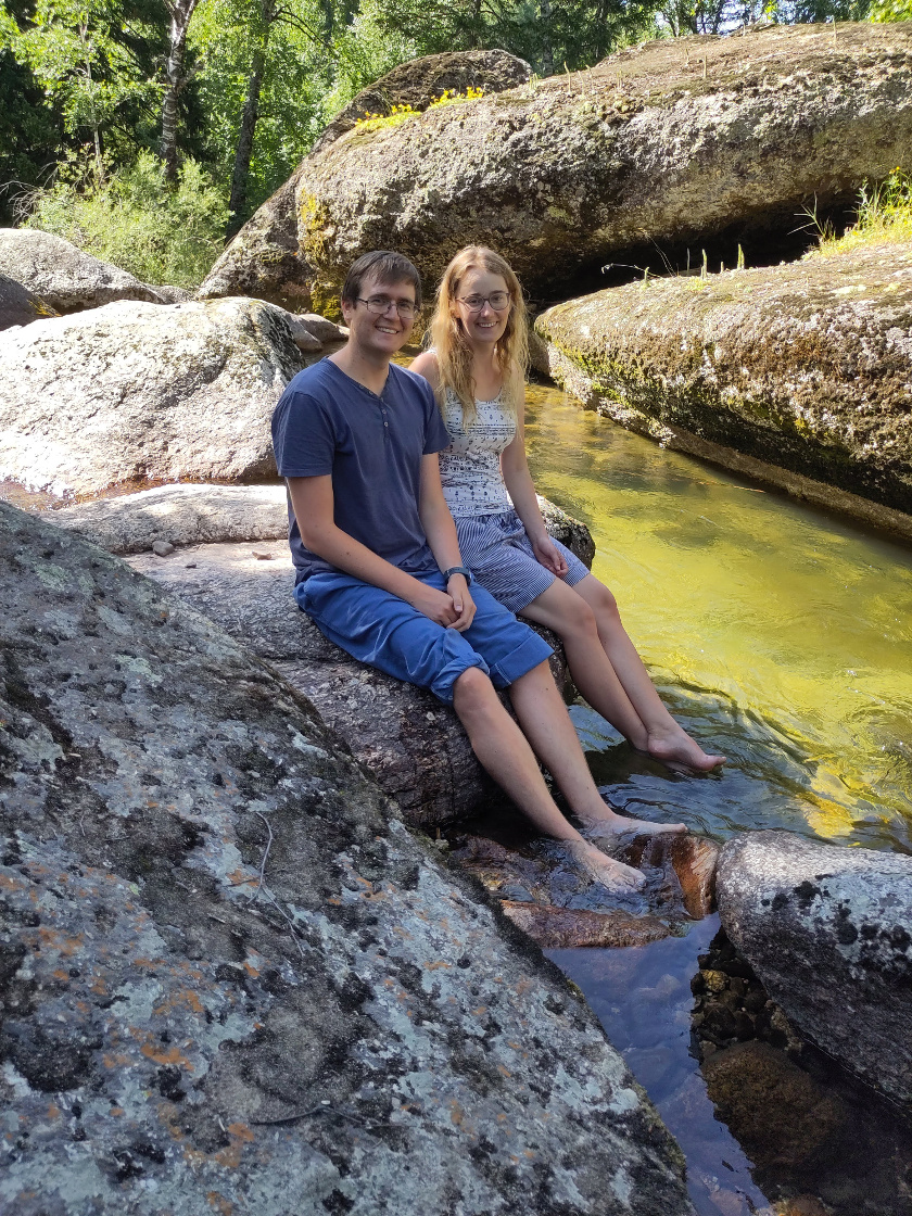 Beine abkühlen im glasklaren Wasser