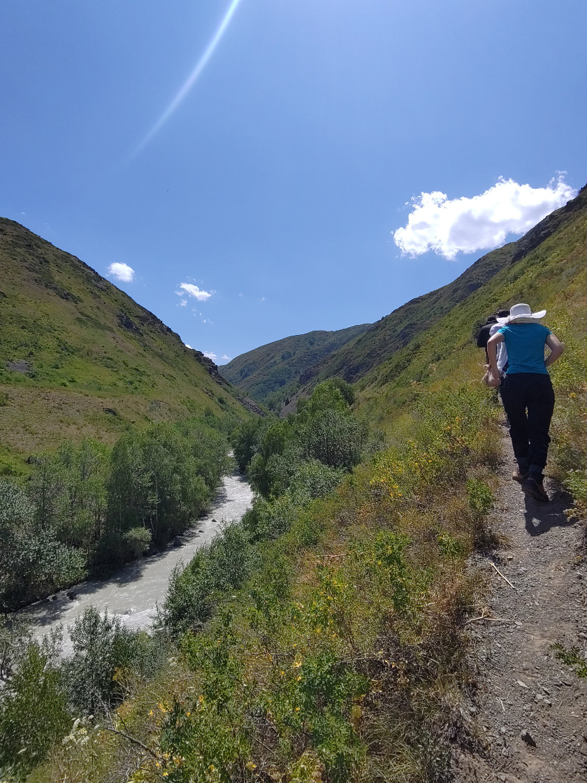 Wanderung am Fluss Tentek