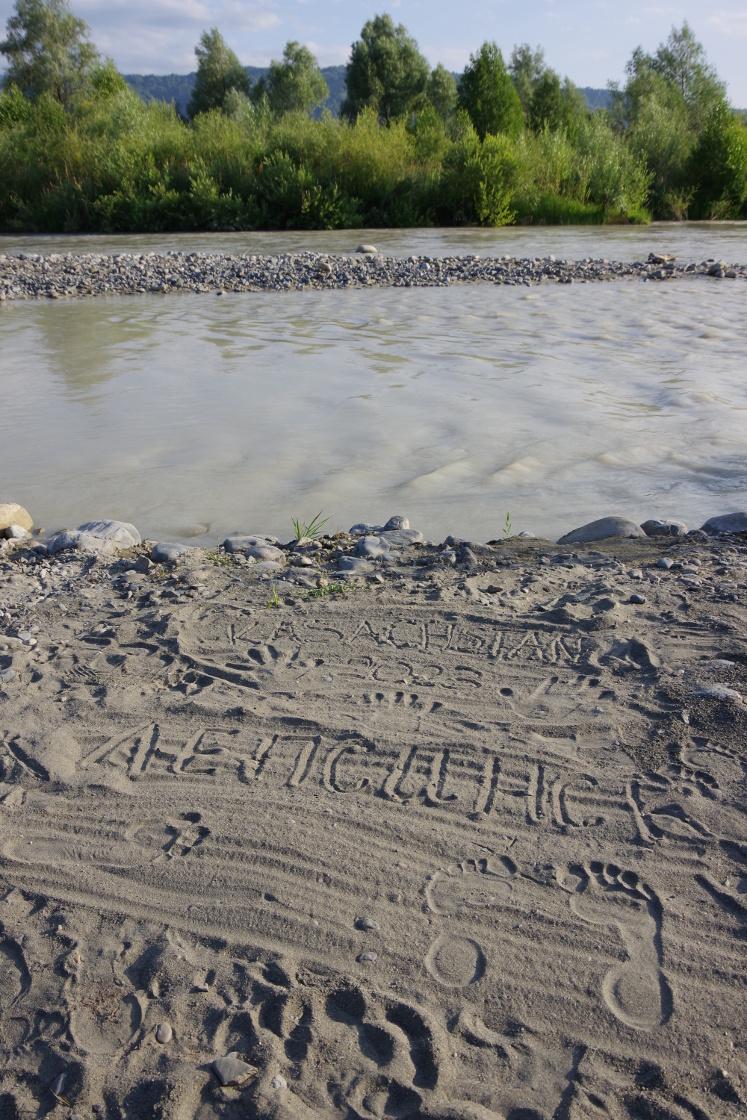 Spuren im Sand - am Fluss Lepsa